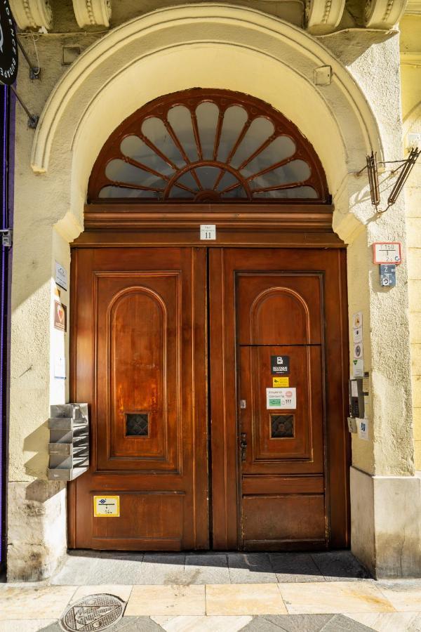 Basilika View Elegant Suite Need Reservation For Free Parking Budapest Bagian luar foto